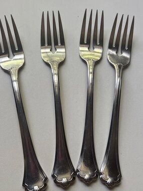 Set of 4 Salad Forks Oneida MIDTOWNE Stainless‎ Flatware 6 3/4"